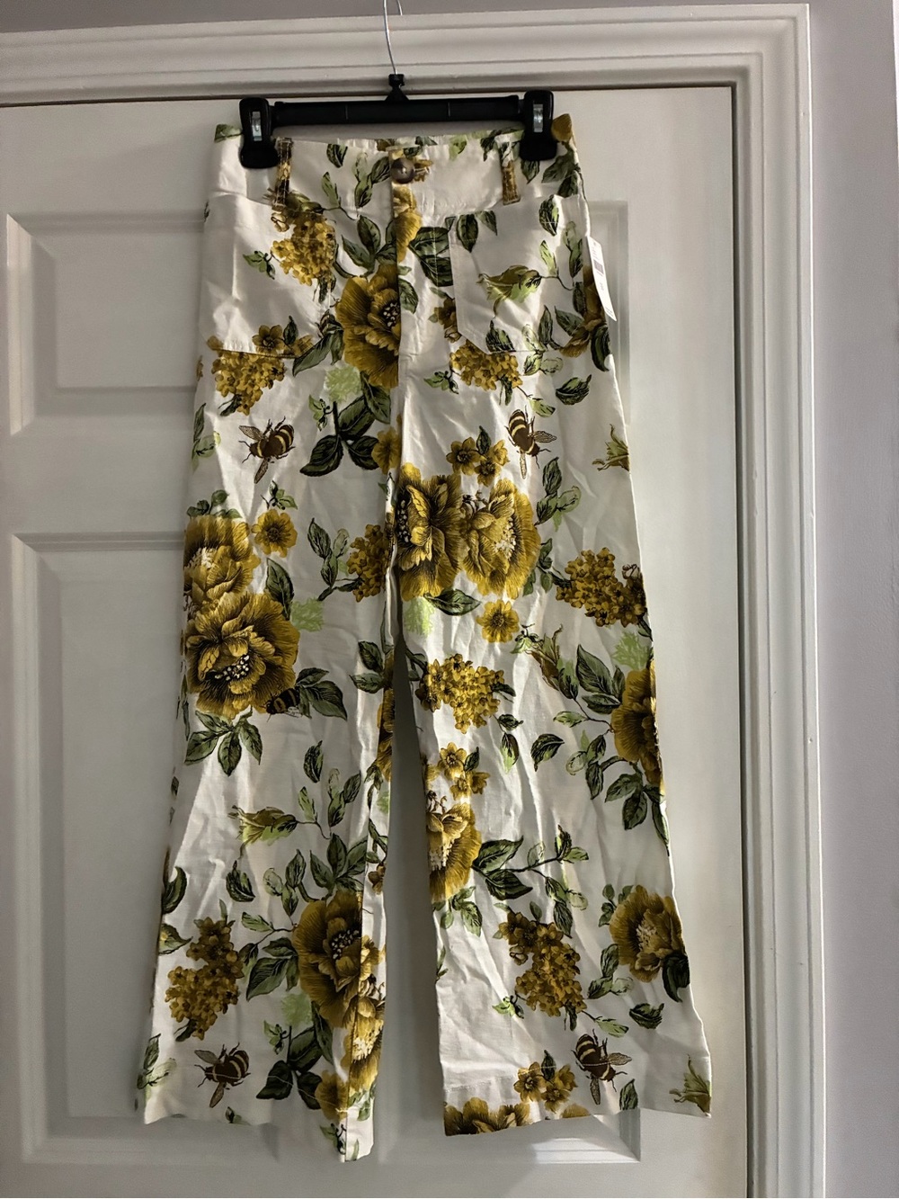 Anthropologie White Wide-Leg Floral Pants Paired with Universal Threads Jacket - Picture 2 of 8